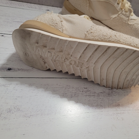 Andia Fora, Ruffle, Mellow Bianca, Size 40 (81/2-9) - Picture 2 of 9